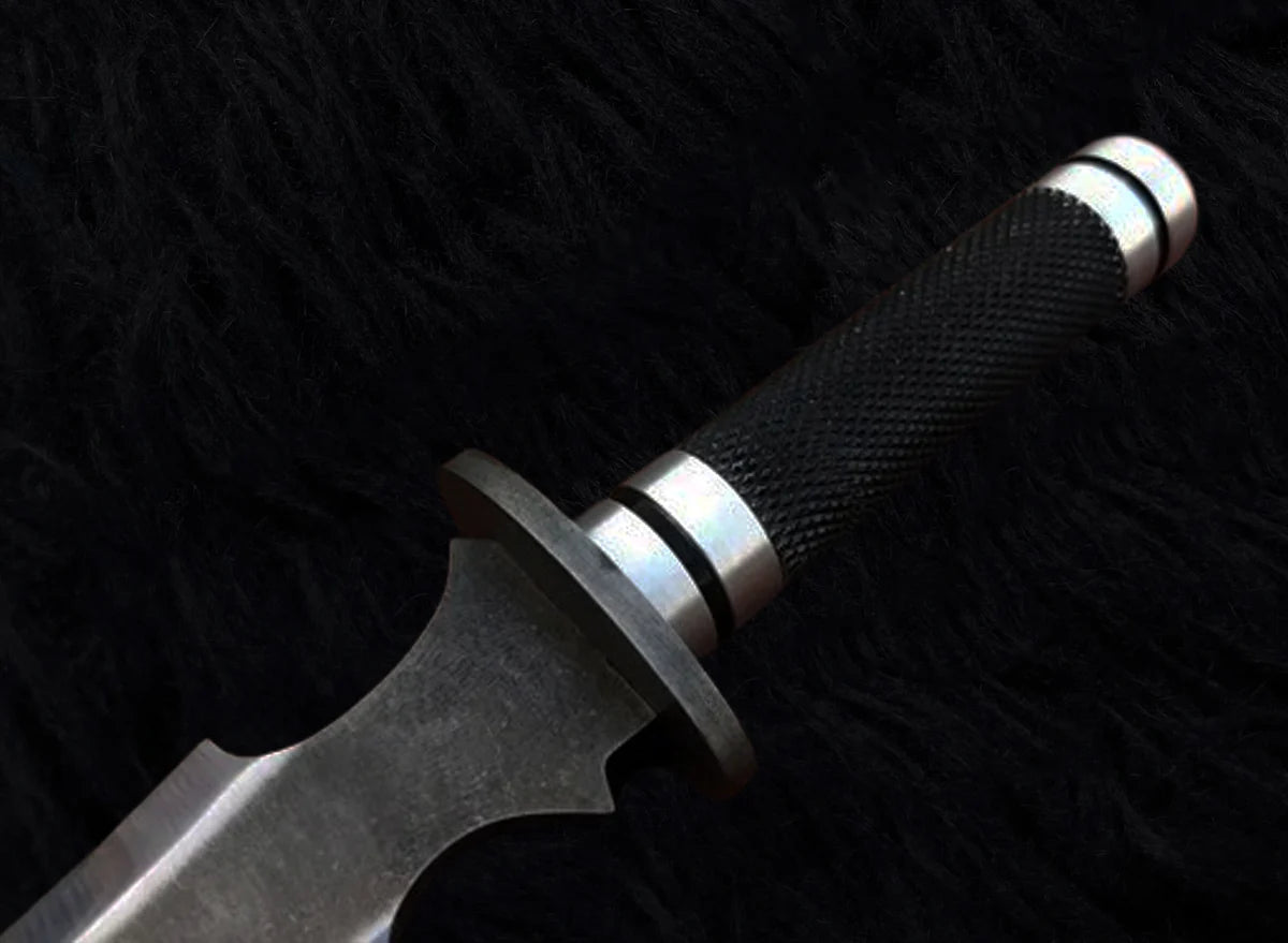 Batman: Under the Red Hood Replica Knives with Leather Sheath - Vortex Blades